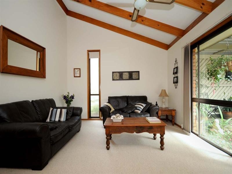 27 Amos Crescent, Mount Lofty QLD 4350