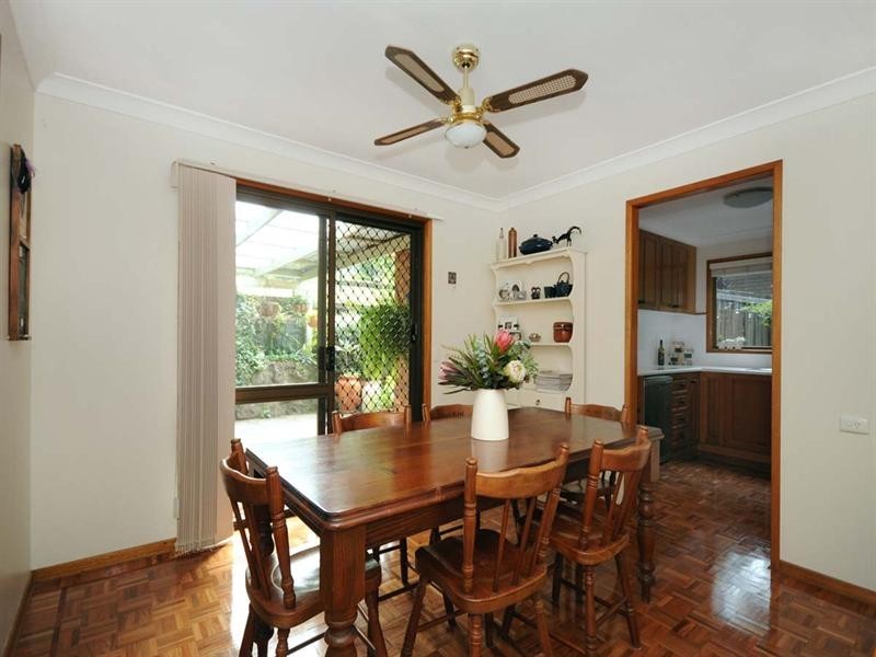 27 Amos Crescent, Mount Lofty QLD 4350