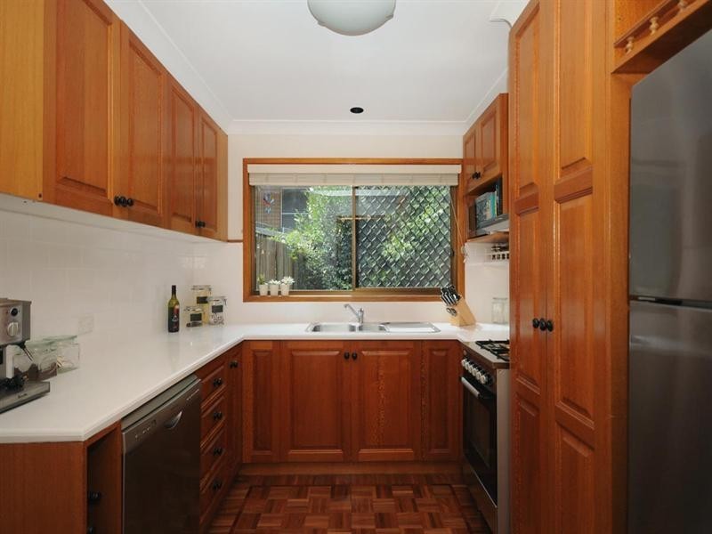 27 Amos Crescent, Mount Lofty QLD 4350