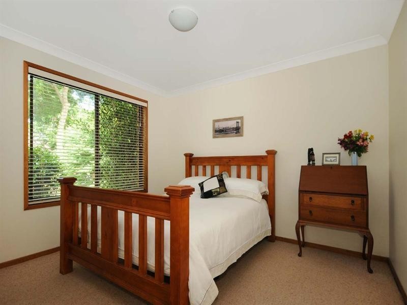 27 Amos Crescent, Mount Lofty QLD 4350