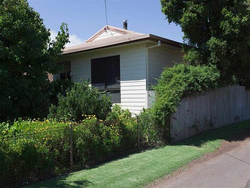 24 Ellis Street, Wilsonton QLD 4350