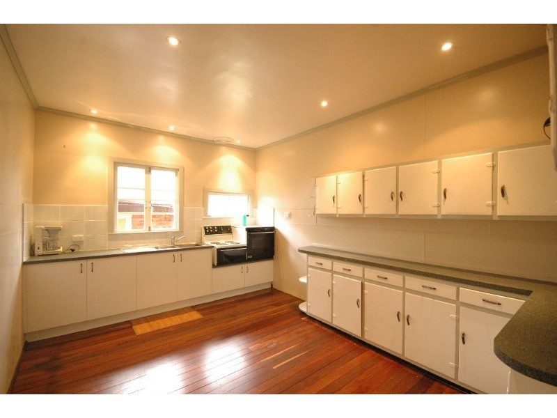 331 South Street, Harristown QLD 4350