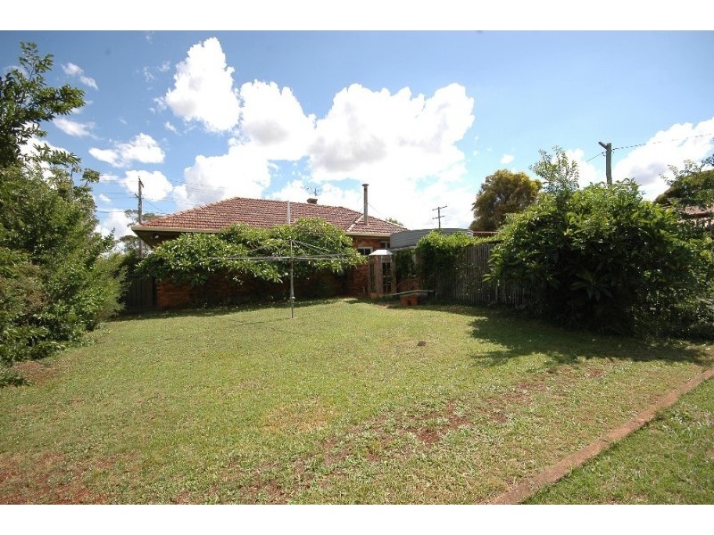 331 South Street, Harristown QLD 4350
