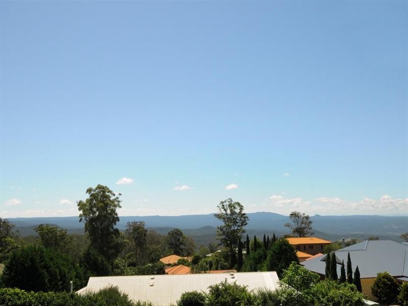 37 Windemere Terrace, Mount Lofty QLD 4350