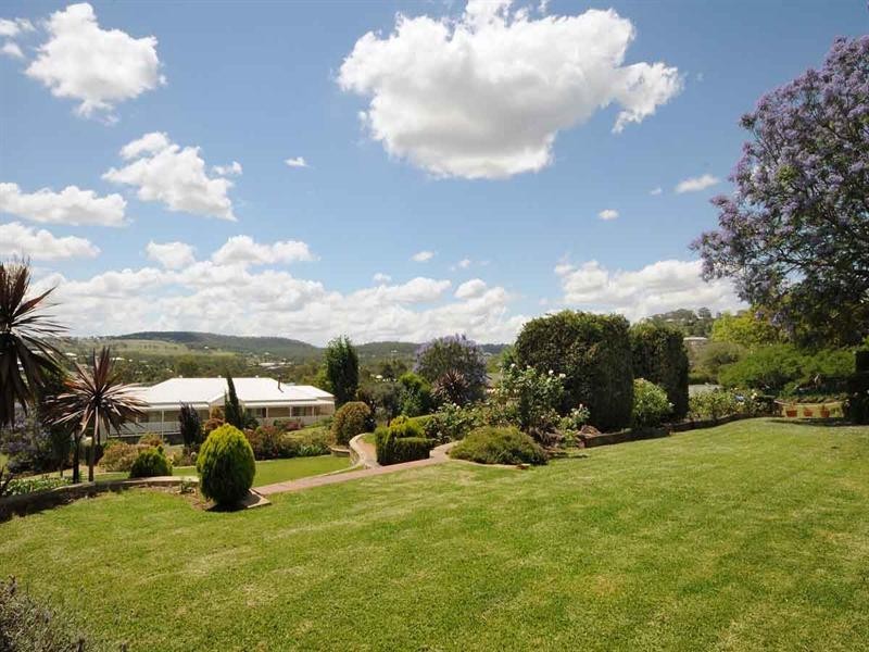 2 Grayson Court, Hodgson Vale QLD 4352