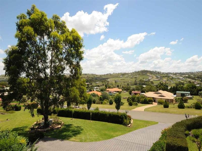 2 Grayson Court, Hodgson Vale QLD 4352