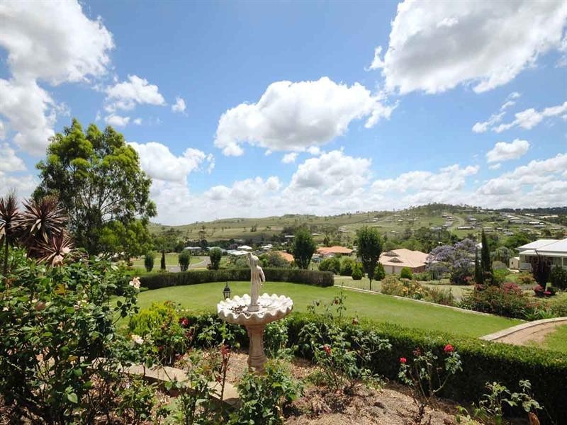 2 Grayson Court, Hodgson Vale QLD 4352