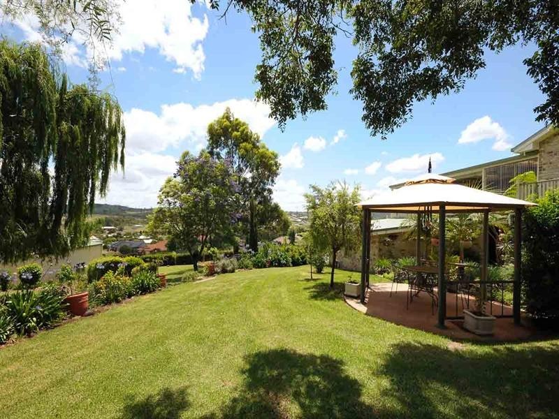 2 Grayson Court, Hodgson Vale QLD 4352