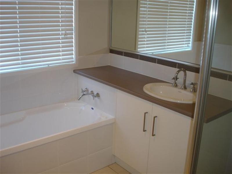 2/28 Cuttaburra, Glenvale QLD 4350