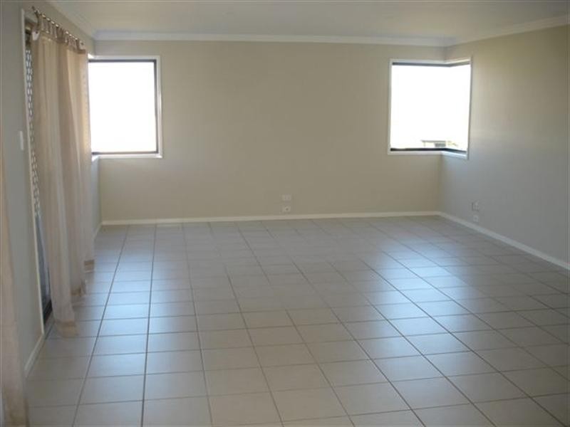 2/28 Cuttaburra, Glenvale QLD 4350