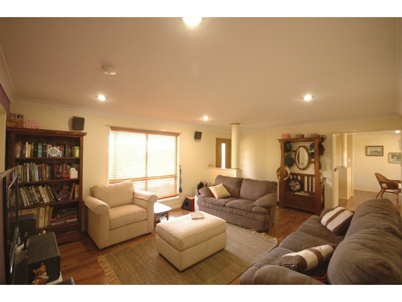 16 Kennedy Street, Cabarlah QLD 4352