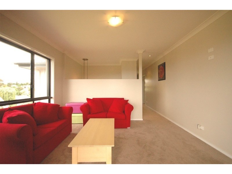 1 Windemere Terrace, Mount Lofty QLD 4350