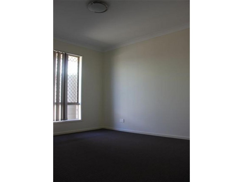 10 Flynn Street, Harlaxton QLD 4350