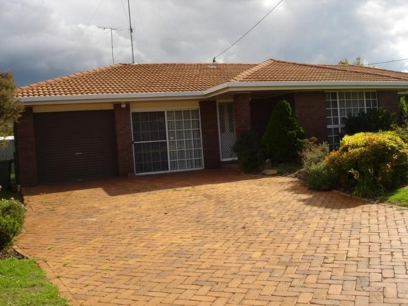 2 Smythe Street, Kearneys Spring QLD 4350