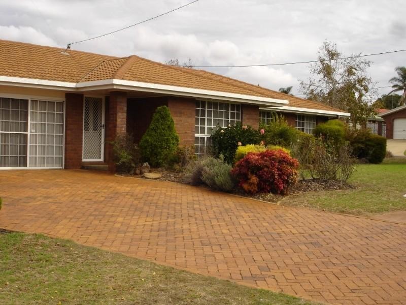 2 Smythe Street, Kearneys Spring QLD 4350