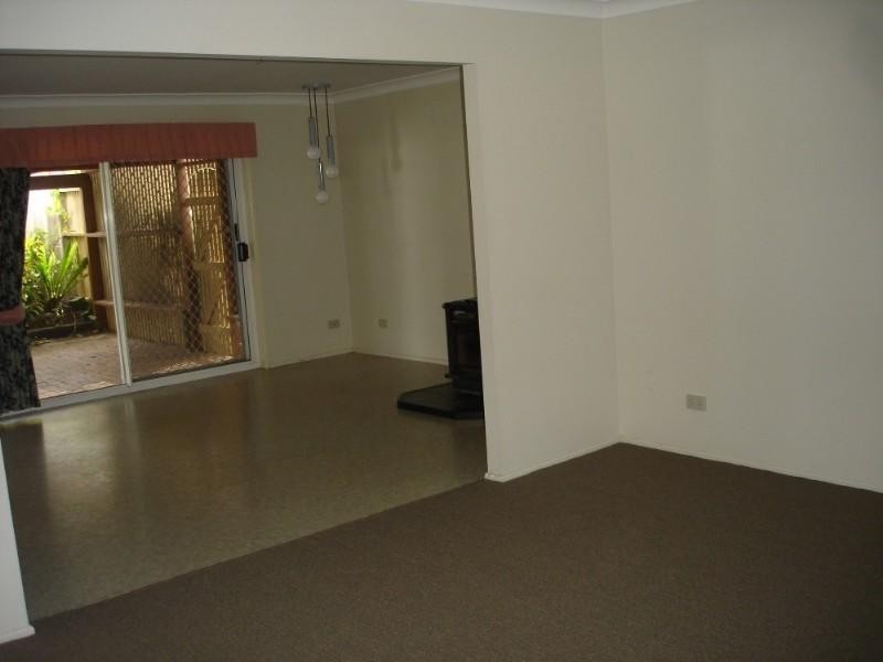 2 Smythe Street, Kearneys Spring QLD 4350