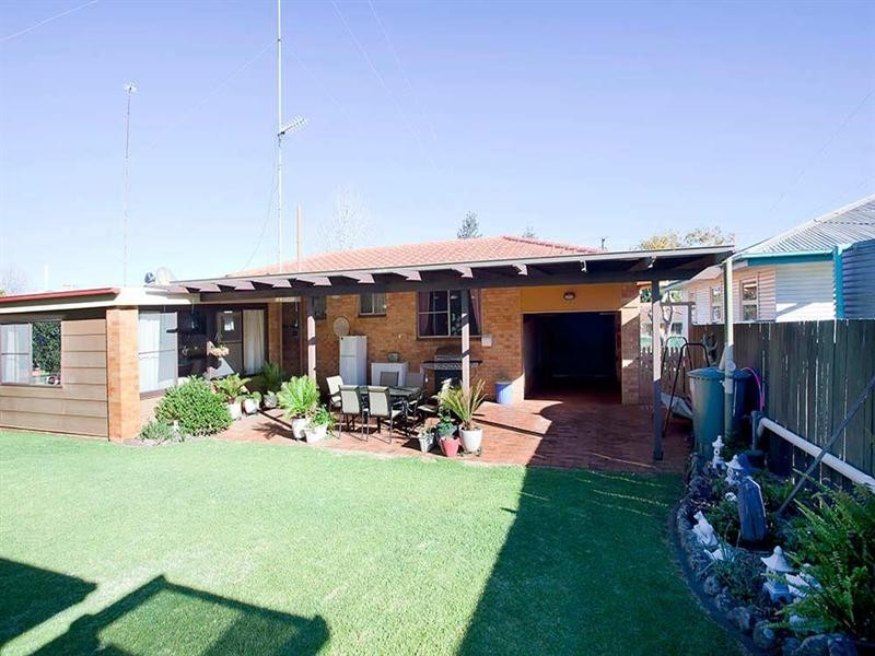 12 Milton Street, Kearneys Spring QLD 4350