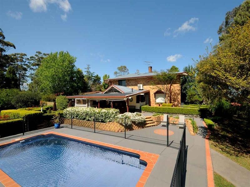 6 Blue Meadow Court, Blue Mountain Heights QLD 4350