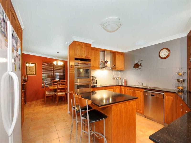 6 Blue Meadow Court, Blue Mountain Heights QLD 4350