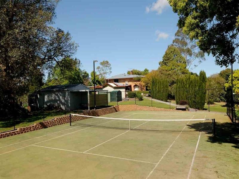 6 Blue Meadow Court, Blue Mountain Heights QLD 4350