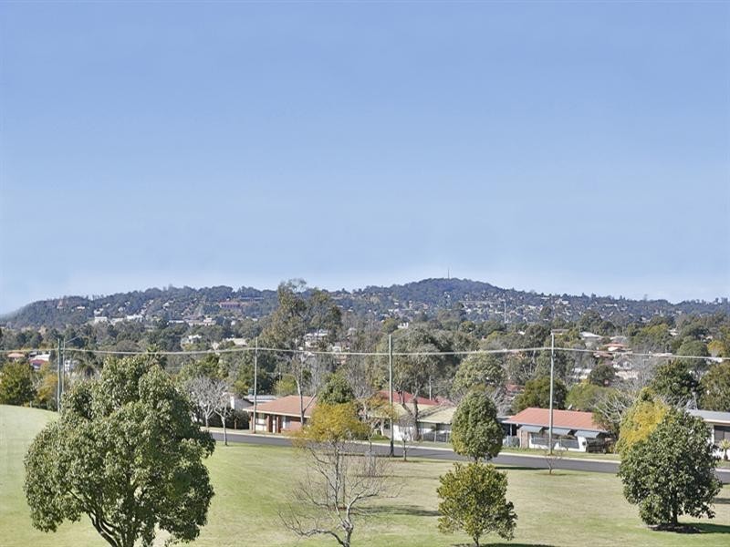 4 Traminer Drive, Wilsonton Heights QLD 4350