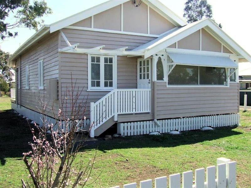 4 Lucy Street, Cambooya QLD 4358