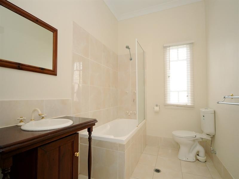 4 Lucy Street, Cambooya QLD 4358