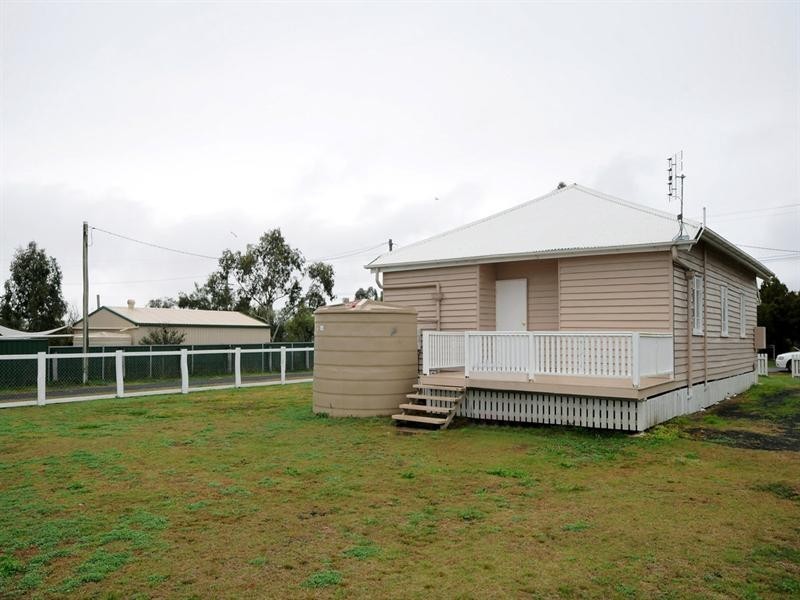 4 Lucy Street, Cambooya QLD 4358