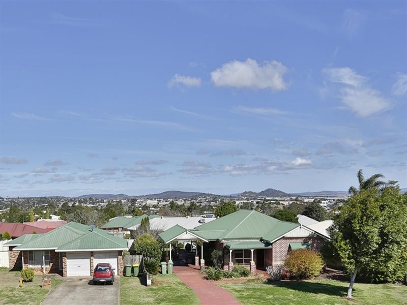 21 Catalina Drive, Wilsonton QLD 4350