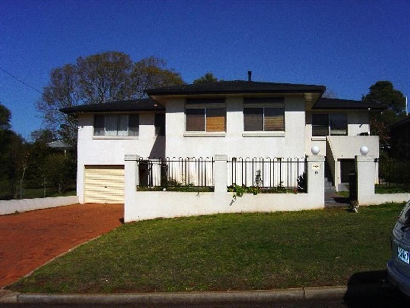 9 Martini Street, Mount Lofty QLD 4350