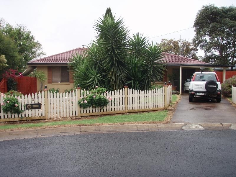 1 Cabarita Cresent, Glenvale QLD 4350