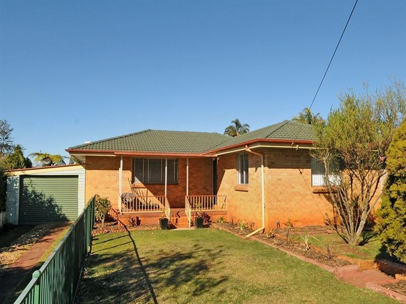 12 Kettle Street, Rockville QLD 4350