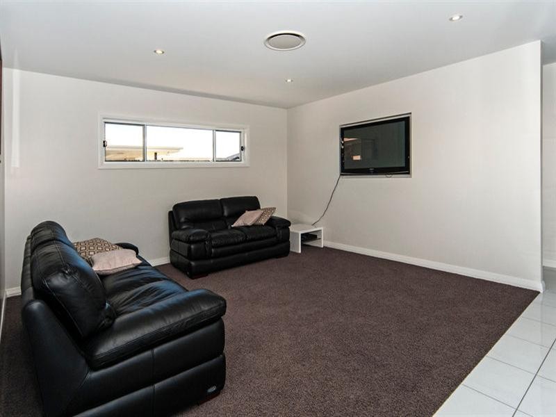 19 Tarlington Street, Middle Ridge QLD 4350