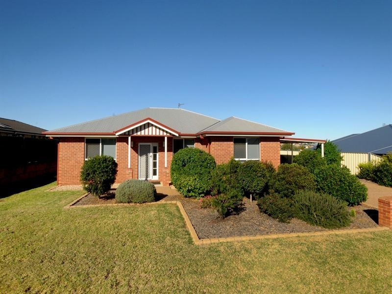 13 Sommariva Street, Westbrook QLD 4350