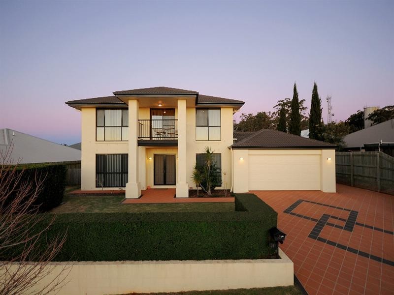 14 Banksdale Drive, Middle Ridge QLD 4350