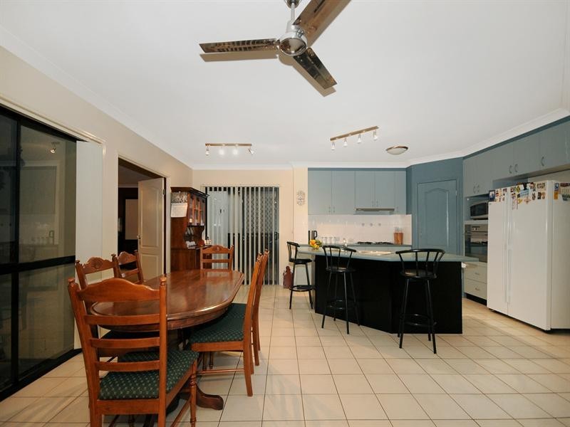 14 Banksdale Drive, Middle Ridge QLD 4350