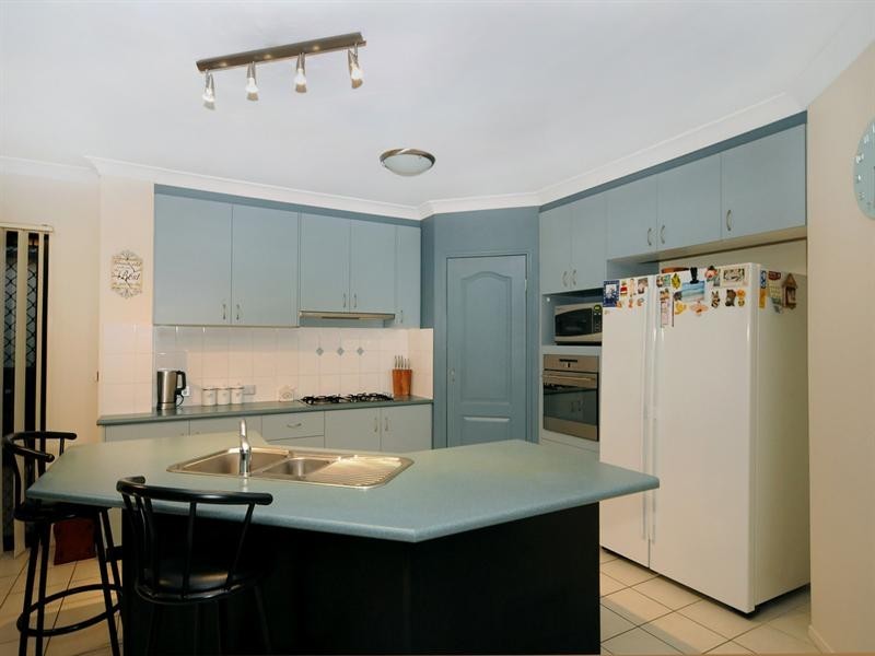 14 Banksdale Drive, Middle Ridge QLD 4350