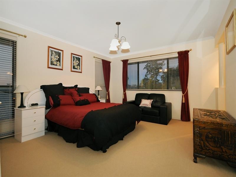 14 Banksdale Drive, Middle Ridge QLD 4350