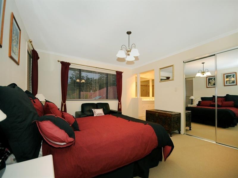 14 Banksdale Drive, Middle Ridge QLD 4350