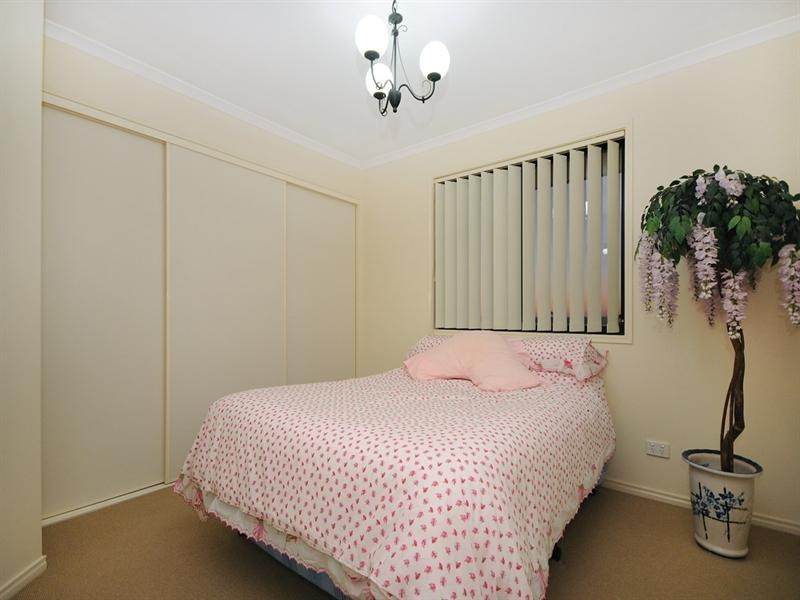 14 Banksdale Drive, Middle Ridge QLD 4350