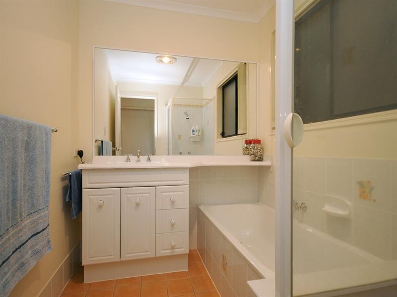 14 Banksdale Drive, Middle Ridge QLD 4350