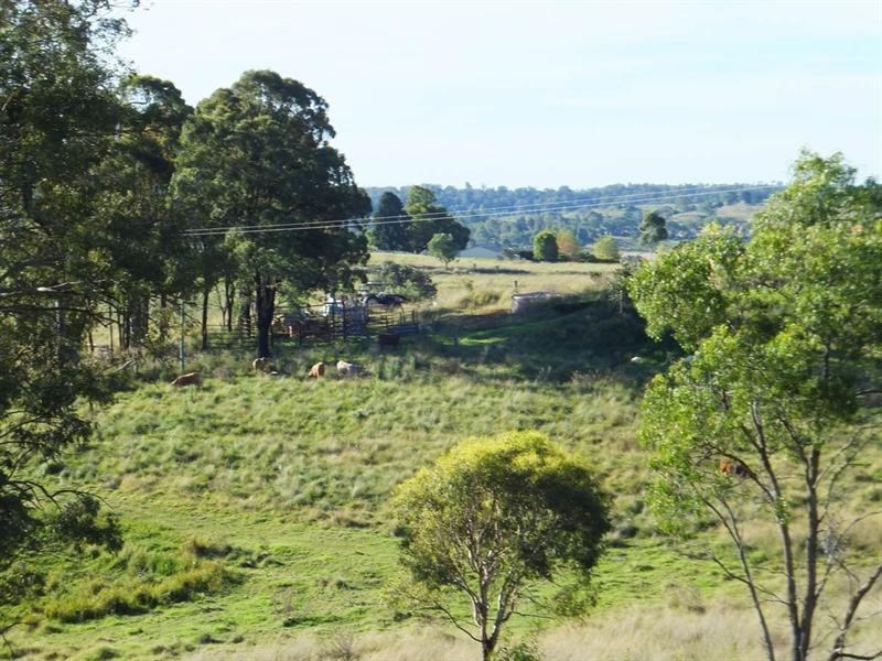 844 Merritts Creek Road, Hampton QLD 4352