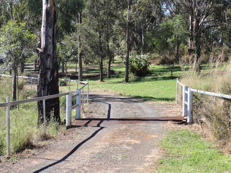 844 Merritts Creek Road, Hampton QLD 4352