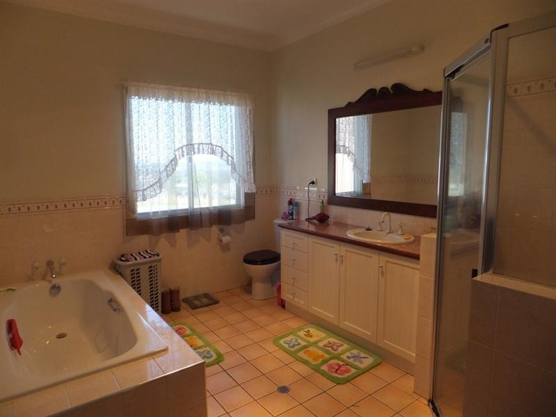 844 Merritts Creek Road, Hampton QLD 4352