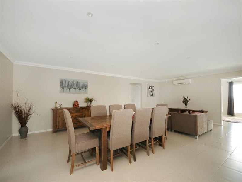 5 Saba Court, Middle Ridge QLD 4350