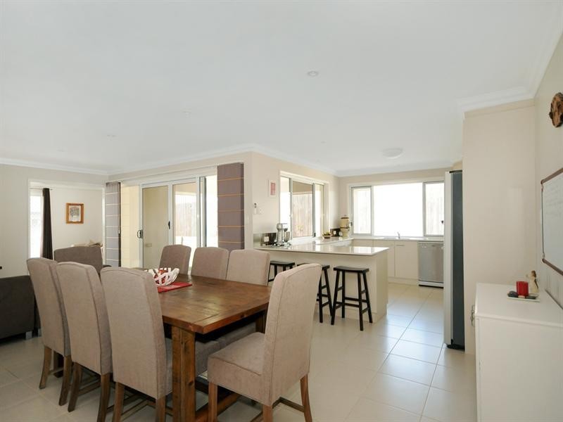 5 Saba Court, Middle Ridge QLD 4350
