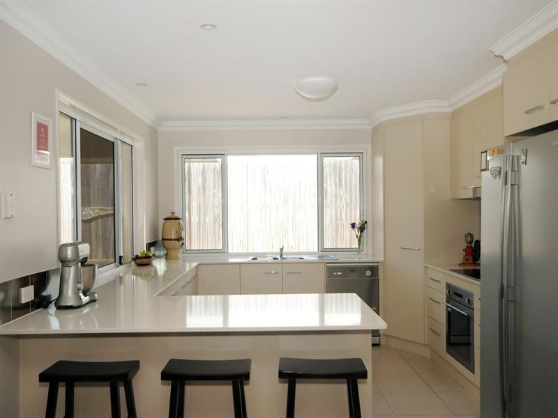 5 Saba Court, Middle Ridge QLD 4350