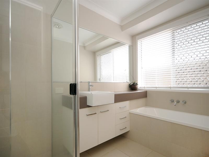 5 Saba Court, Middle Ridge QLD 4350