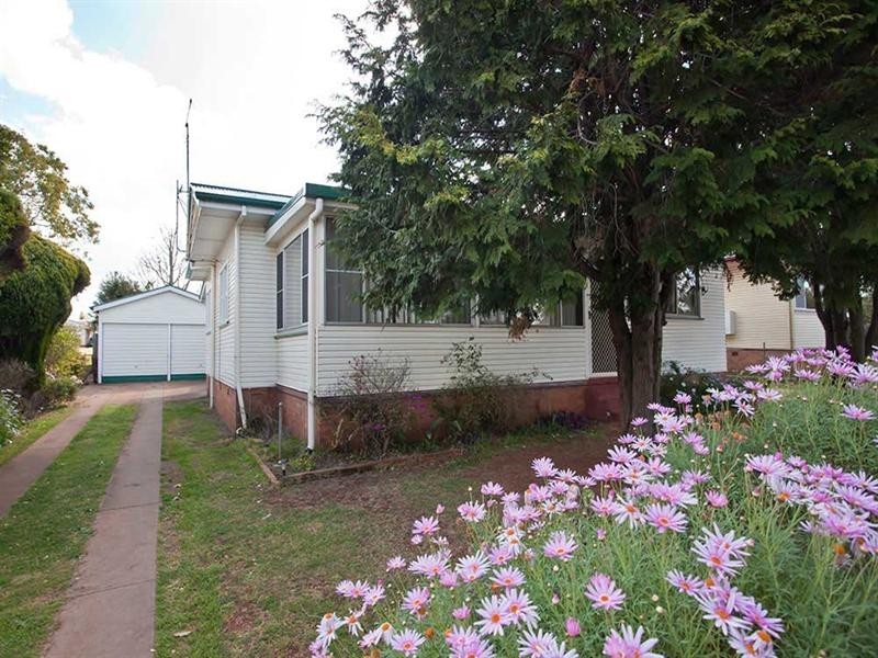 301 Tor Street, Wilsonton QLD 4350