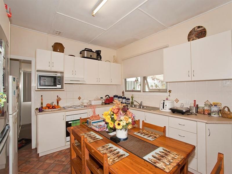 301 Tor Street, Wilsonton QLD 4350